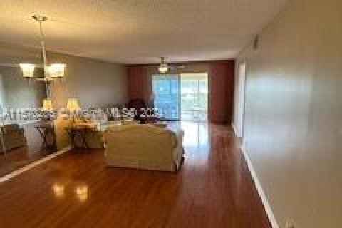 Condominio en venta en Pembroke Pines, Florida, 2 dormitorios, 110.74 m2 № 1120552 - foto 9