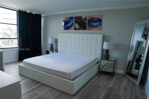 Condominio en venta en Hallandale Beach, Florida, 2 dormitorios, 139.35 m2 № 1207127 - foto 1