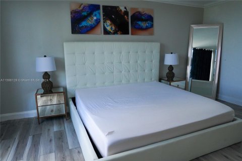 Condominio en venta en Hallandale Beach, Florida, 2 dormitorios, 139.35 m2 № 1207127 - foto 8