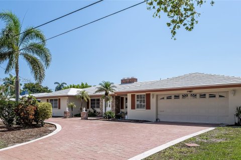 House in Lighthouse Point, Florida 4 bedrooms, 188.31 sq.m. № 1207189 - photo 18