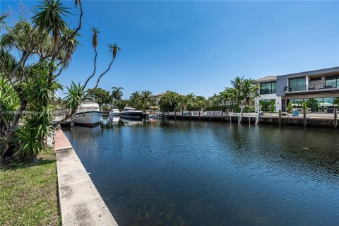 Villa ou maison à vendre à Lighthouse Point, Floride: 4 chambres, 188.31 m2 № 1207189 - photo 1