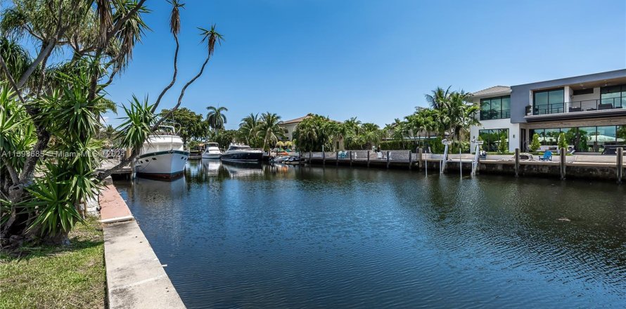 Villa ou maison à Lighthouse Point, Floride 4 chambres, 188.31 m2 № 1207189