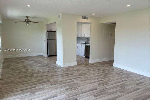 Condominio en venta en Pembroke Pines, Florida, 1 dormitorio, 88.91 m2 № 1176510 - foto 12