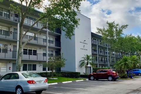 Condominio en venta en Pembroke Pines, Florida, 1 dormitorio, 88.91 m2 № 1176510 - foto 1
