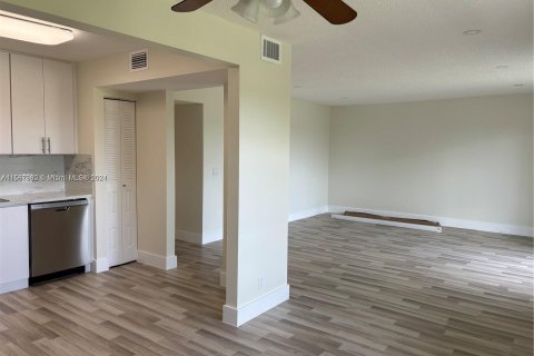 Condominio en venta en Pembroke Pines, Florida, 1 dormitorio, 88.91 m2 № 1176510 - foto 14