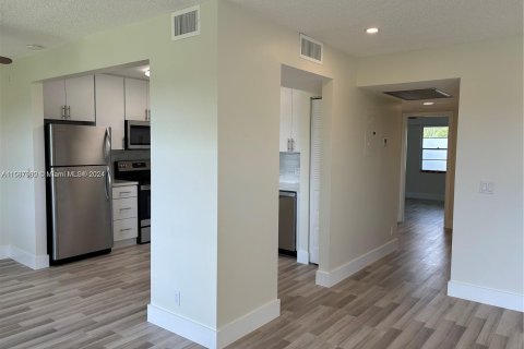 Condominio en venta en Pembroke Pines, Florida, 1 dormitorio, 88.91 m2 № 1176510 - foto 13