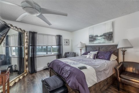 Condominio en venta en Hallandale Beach, Florida, 2 dormitorios, 120.77 m2 № 1231861 - foto 8