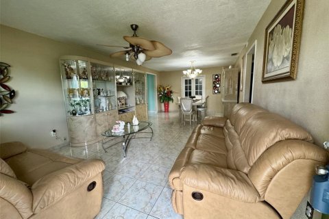 Villa ou maison à vendre à Tampa, Floride: 3 chambres, 183.95 m2 № 1388451 - photo 4