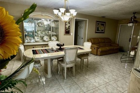 Casa en venta en Tampa, Florida, 3 dormitorios, 183.95 m2 № 1388451 - foto 10