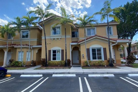 Townhouse in Doral, Florida 4 bedrooms, 140 sq.m. № 1187149 - photo 1