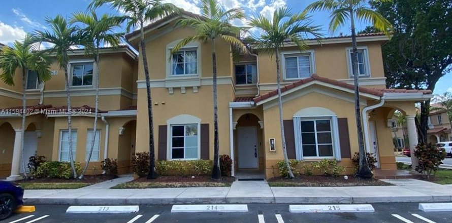 Townhouse in Doral, Florida 4 bedrooms, 140 sq.m. № 1187149