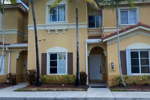 Townhouse in Doral, Florida 4 bedrooms, 140 sq.m. № 1187149 - photo 2