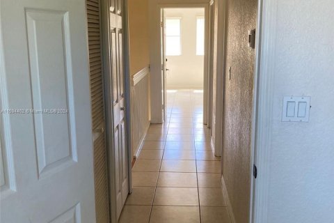 Townhouse in Doral, Florida 4 bedrooms, 140 sq.m. № 1187149 - photo 16