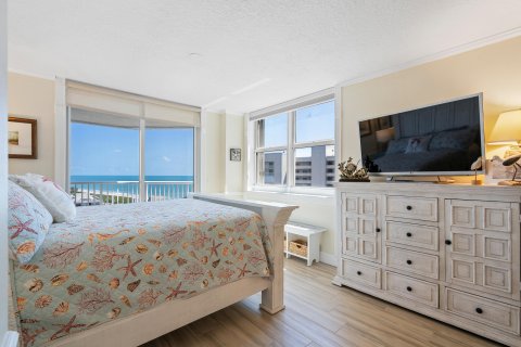 Condo in Hutchinson Island South, Florida, 3 bedrooms  № 1155898 - photo 28