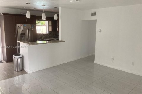 Casa en venta en Miami, Florida, 3 dormitorios, 124.12 m2 № 1329652 - foto 8