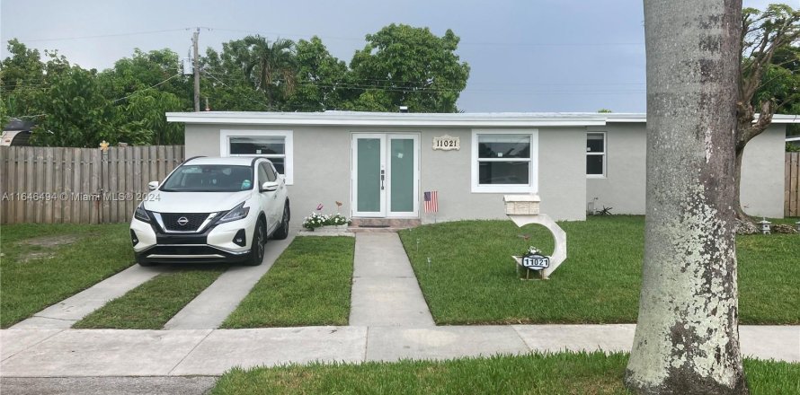 House in Miami, Florida 3 bedrooms, 124.12 sq.m. № 1329652