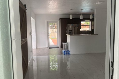 Casa en venta en Miami, Florida, 3 dormitorios, 124.12 m2 № 1329652 - foto 7