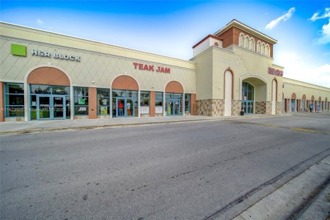 Immobilier commercial à vendre à North Miami Beach, Floride № 640487 - photo 2