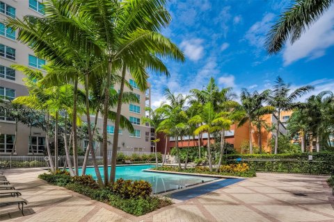 Condo in Miami, Florida, 1 bedroom  № 1358710 - photo 9