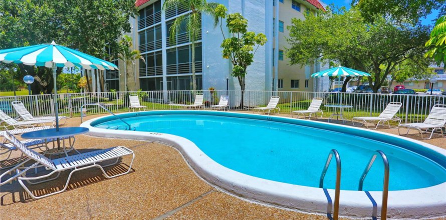 Condominio en Lauderhill, Florida, 2 dormitorios  № 1223144