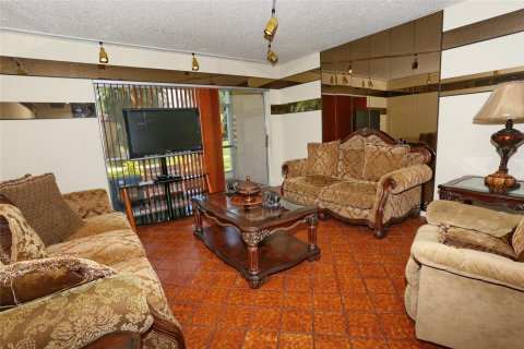 Condominio en venta en Lauderhill, Florida, 2 dormitorios, 99.41 m2 № 1223144 - foto 19