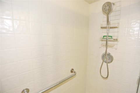 Condo in Lauderhill, Florida, 2 bedrooms  № 1223144 - photo 8