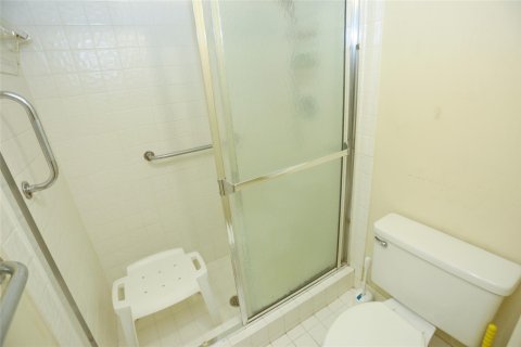 Condo in Lauderhill, Florida, 2 bedrooms  № 1223144 - photo 9