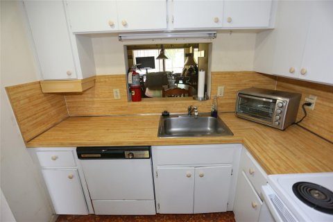 Condo in Lauderhill, Florida, 2 bedrooms  № 1223144 - photo 23