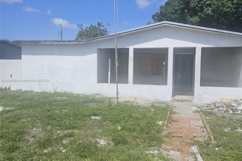 Casa en venta en Miami Gardens, Florida, 5 dormitorios, 217.39 m2 № 1328933 - foto 1