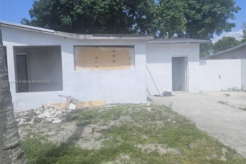 Casa en venta en Miami Gardens, Florida, 5 dormitorios, 217.39 m2 № 1328933 - foto 2