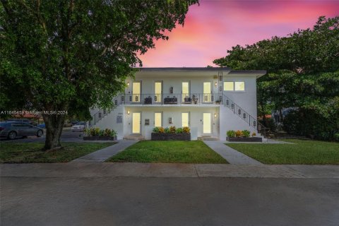 Immobilier commercial à vendre à Miami, Floride: 309.74 m2 № 1345555 - photo 1