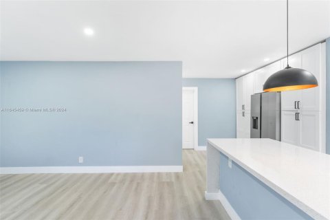 Immobilier commercial à vendre à Miami, Floride: 309.74 m2 № 1345555 - photo 10