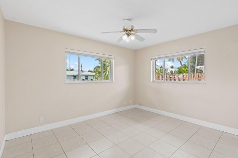 House in Wilton Manors, Florida 3 bedrooms, 198.81 sq.m. № 1179774 - photo 13