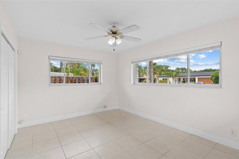 House in Wilton Manors, Florida 3 bedrooms, 198.81 sq.m. № 1179774 - photo 9