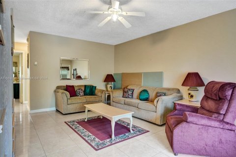 Condo in Miami, Florida, 2 bedrooms  № 1316165 - photo 13