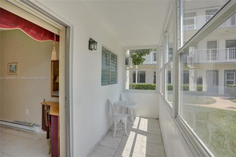 Condo in Miami, Florida, 2 bedrooms  № 1316165 - photo 18