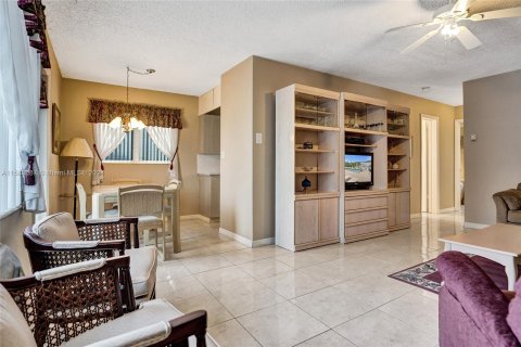 Condo in Miami, Florida, 2 bedrooms  № 1316165 - photo 6