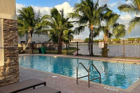 Townhouse in Miami, Florida 3 bedrooms, 165.74 sq.m. № 952044 - photo 21