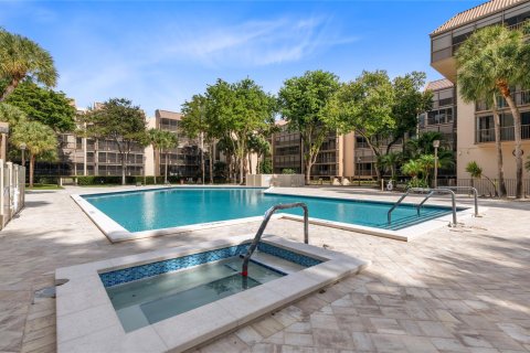 Copropriété à vendre à Hollywood, Floride: 2 chambres, 128.48 m2 № 952275 - photo 22