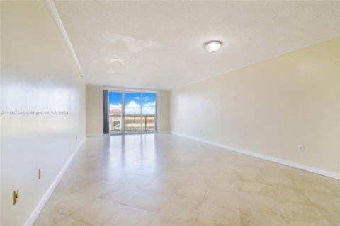 Condominio en venta en Surfside, Florida, 1 dormitorio, 106.84 m2 № 925033 - foto 8