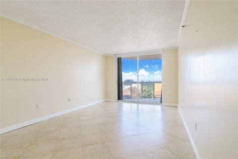 Condominio en venta en Surfside, Florida, 1 dormitorio, 106.84 m2 № 925033 - foto 15
