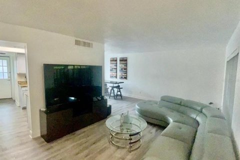 Adosado en venta en Tampa, Florida, 3 dormitorios, 116.69 m2 № 1256406 - foto 3