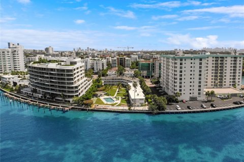 Copropriété à vendre à Bay Harbor Islands, Floride: 2 chambres, 69.68 m2 № 1351754 - photo 18