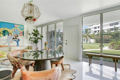 Condominio en venta en Bay Harbor Islands, Florida, 2 dormitorios, 69.68 m2 № 1351754 - foto 1