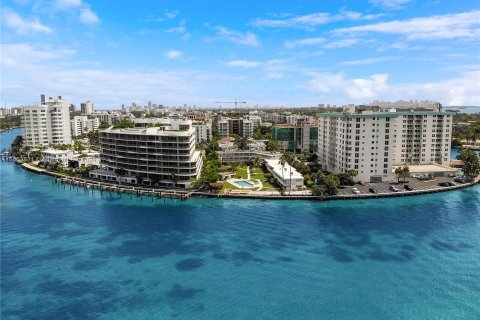 Condominio en venta en Bay Harbor Islands, Florida, 2 dormitorios, 69.68 m2 № 1351754 - foto 24