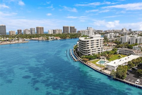 Copropriété à vendre à Bay Harbor Islands, Floride: 2 chambres, 69.68 m2 № 1351754 - photo 20