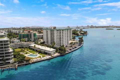 Condominio en venta en Bay Harbor Islands, Florida, 2 dormitorios, 69.68 m2 № 1351754 - foto 21