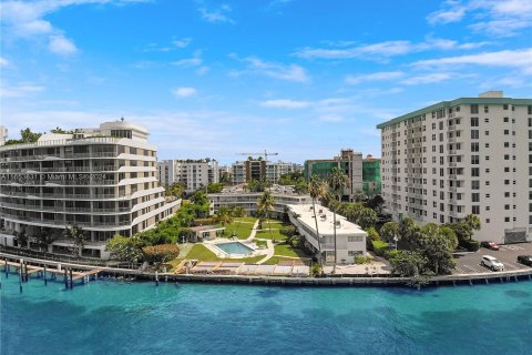 Condominio en venta en Bay Harbor Islands, Florida, 2 dormitorios, 69.68 m2 № 1351754 - foto 16