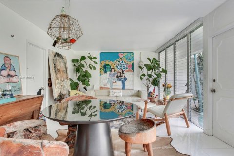 Condo in Bay Harbor Islands, Florida, 2 bedrooms  № 1351754 - photo 2