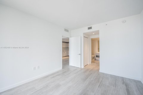 Condominio en alquiler en Miami, Florida, 1 dormitorio, 89.65 m2 № 1347913 - foto 13